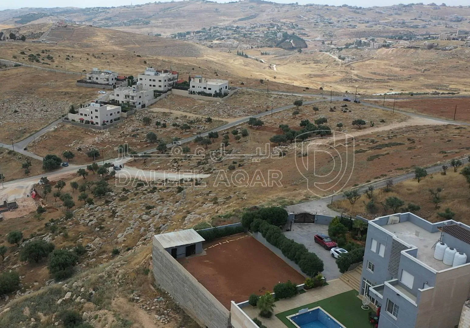 أرض في أرض سكنية مطلة في أم رمانة - 900 م عن شارع الأردن - 75,000 دأ - صورة 1